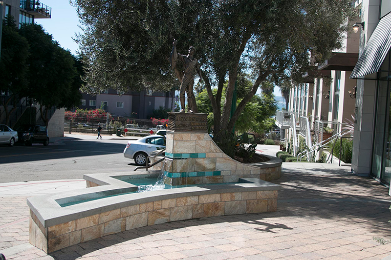 Piazza Pescatore Tuna fisherman sculpture wide view